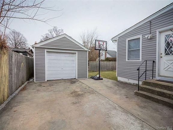 5th image of 343 Greengrove Ave