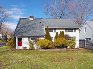 132 Greenbrook Rd, Green Brook, NJ 08812