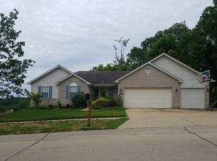 10 Winter Valley Dr, Fenton, MO 63026