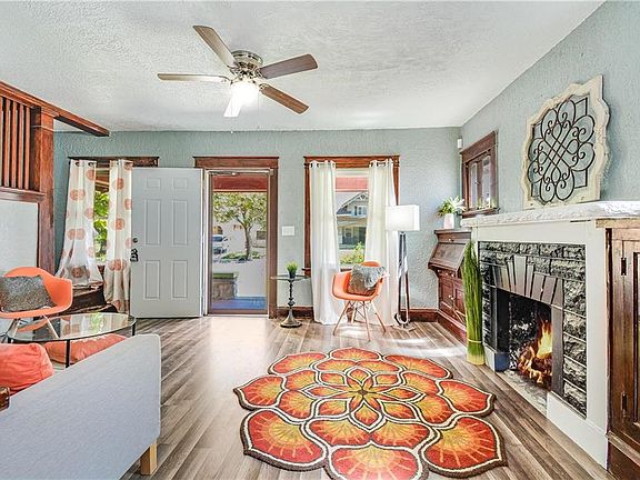 4th image of 3732 College Ave