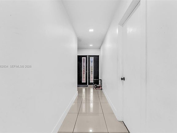 4th image of 522 NE 195th St