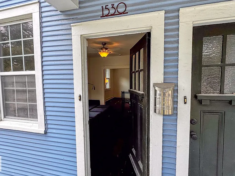 1530-1532 Hillary St #1530 — Photo 2
