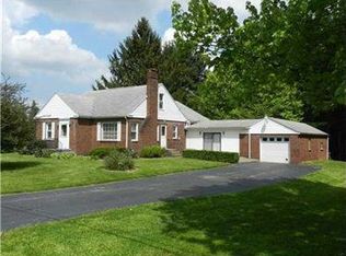 696 Scotland Ln, New Castle, PA 16101