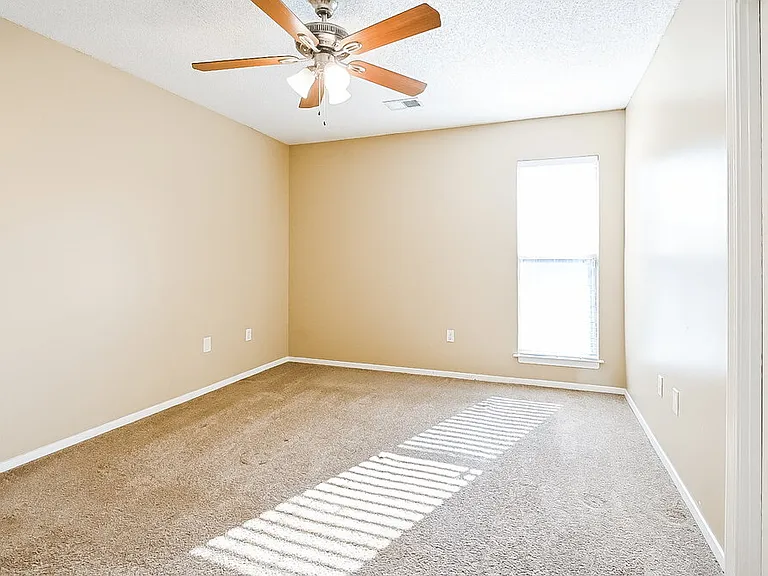 9150 Belmont Dr — Photo 10
