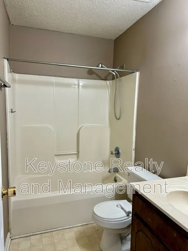 2 bed, 1.5 bath, 840 sqft, $1,125 — Photo 3