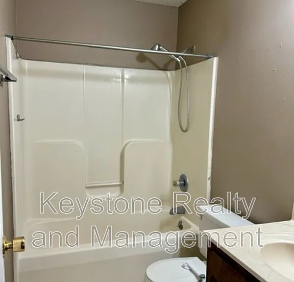 1127 Keith Ave — Photo 3