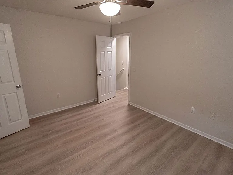 1323-1325 Godas Dr — Photo 20