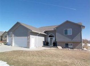 620 Falcon Ave, Harrisburg, SD 57032
