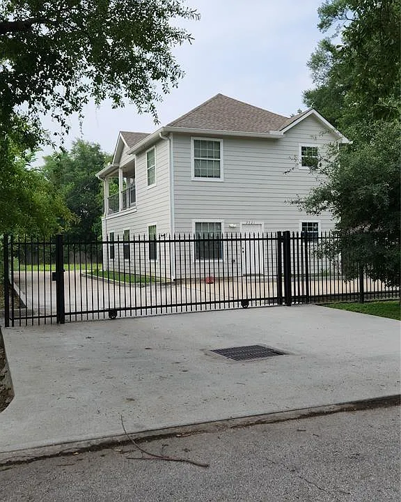 3521 Toliver St