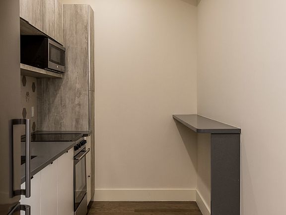 3rd image of 1513 Gates Ave #3B