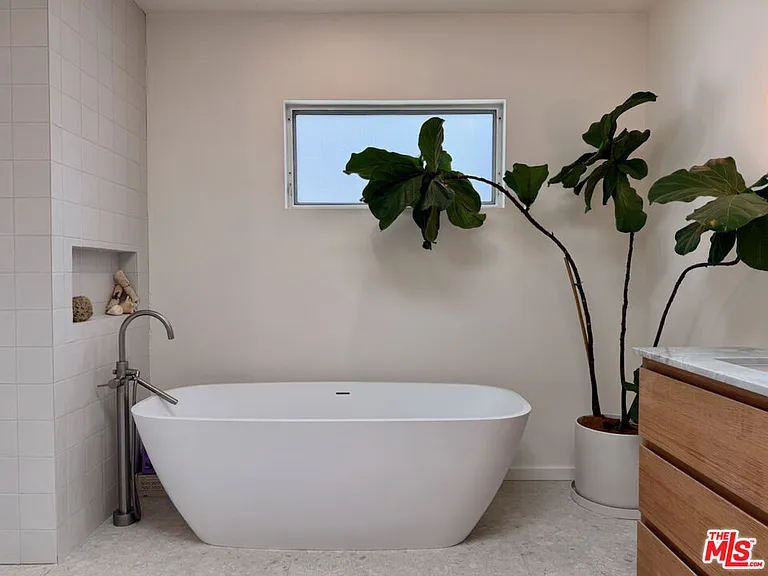 4355 Kenyon Ave — Photo 9