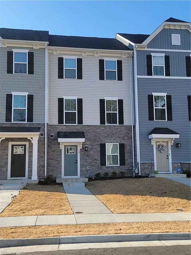 3 bed, 2.5 bath, 1577 sqft, $2,700 — Photo 2