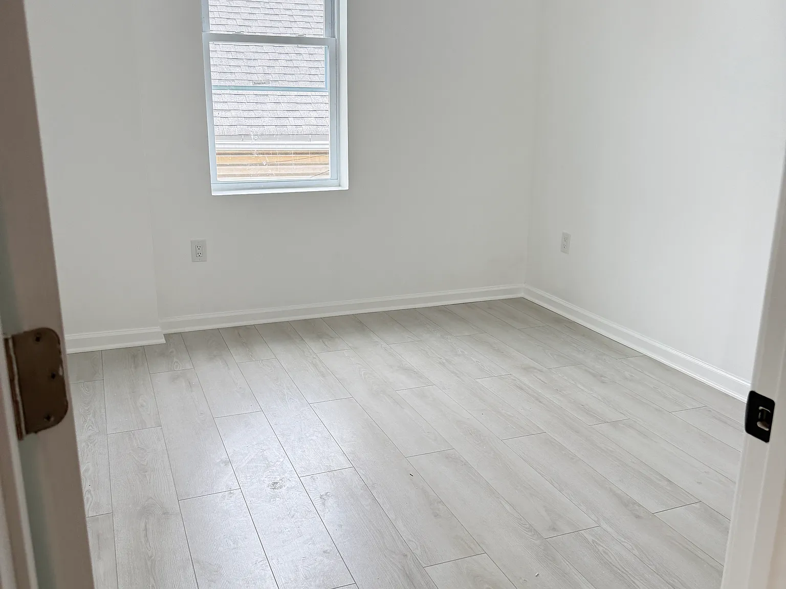 1219 Merchant St — Photo 4