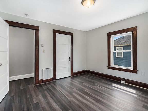 4th image of 233 Baker St