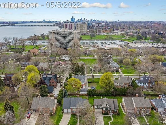 3rd image of 399 Parkview Dr
