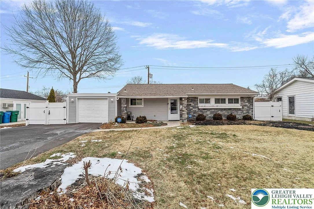 137 Idlewild Rd photo 1