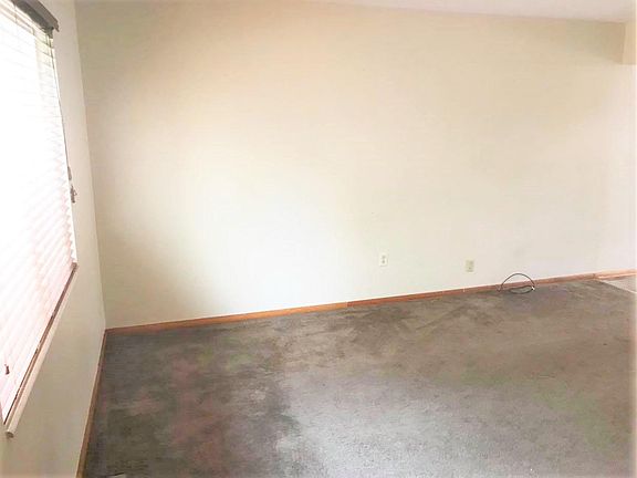 3rd image of 820 Jackson Ln #820