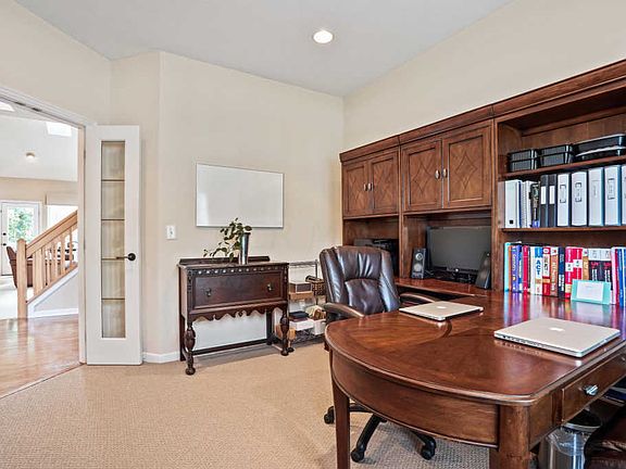 4th image of 387 Vinwood Ln