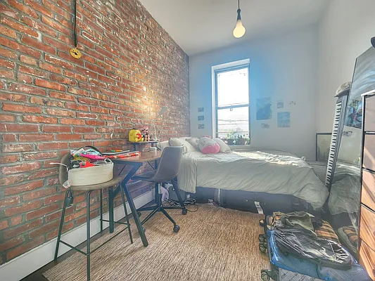 Rented by RELEASE NY | media 4