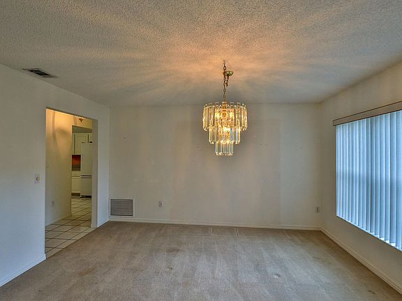 3rd image of 1390 Surrey Park Dr