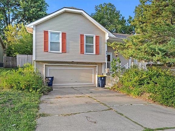 3rd image of 8012-8014 NW 79th Ter