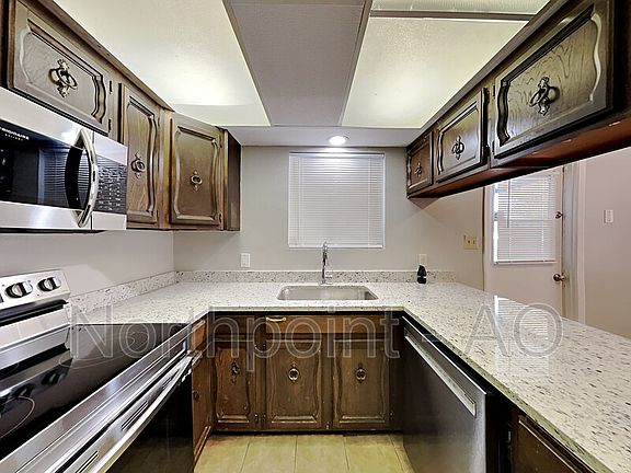 3rd image of 2337 W Lupine Ave
