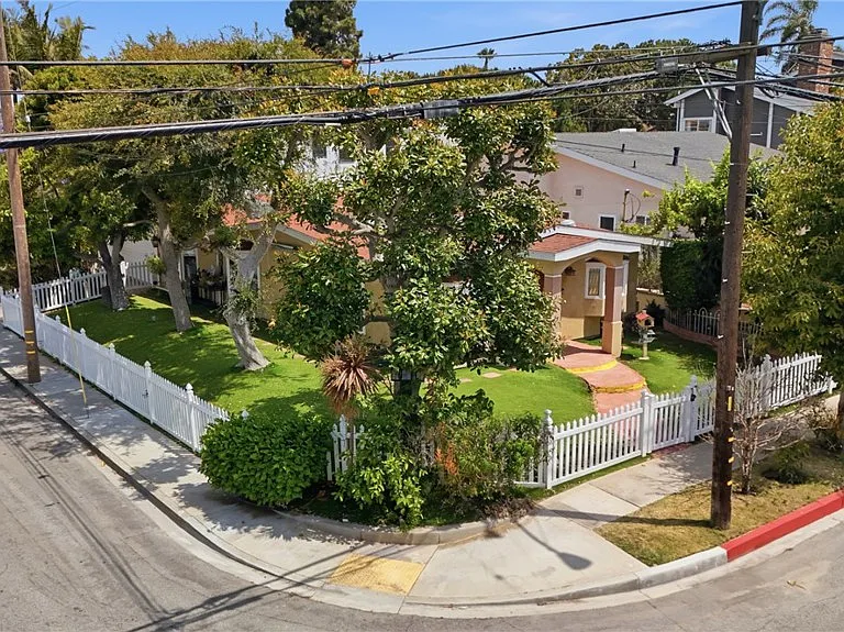 926 N Rowell Ave — Photo 26