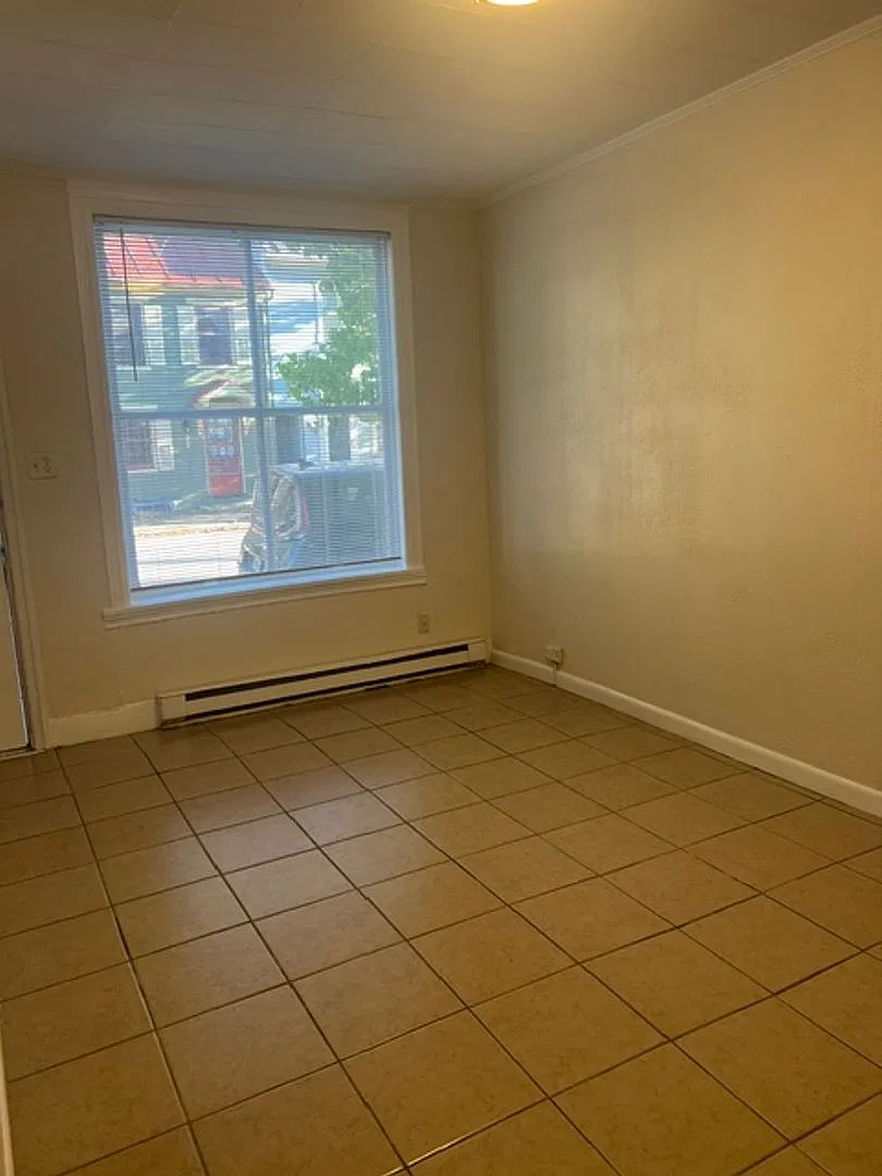 132-136 W South St — Photo 3