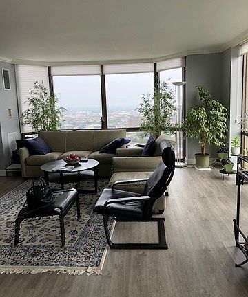 2nd image of 2650 N Lakeview Ave APT 3209