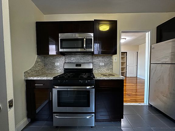 3rd image of 16420 Highland Ave APT 6F