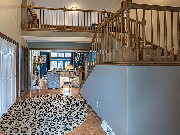 4th image of 830 Ridgeview Dr