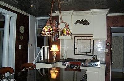 3rd image of 2613 Saint Clair Ave