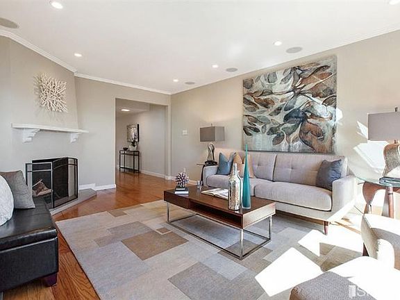 4th image of 495 Los Palmos Dr