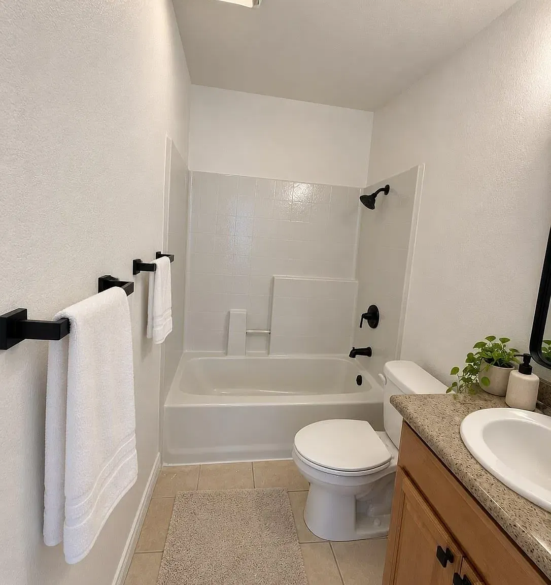 1351 Holly Ave — Photo 3