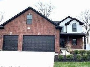 19619 Angling St, Livonia, MI 48152