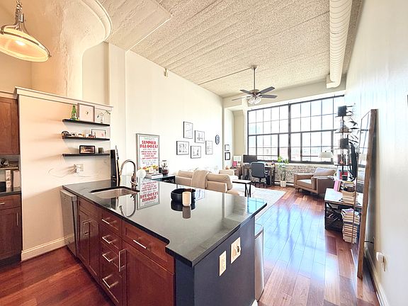 3rd image of 2429 Locust St APT 616
