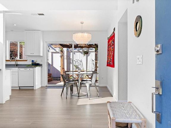 3rd image of 2739 Lakeview Drive