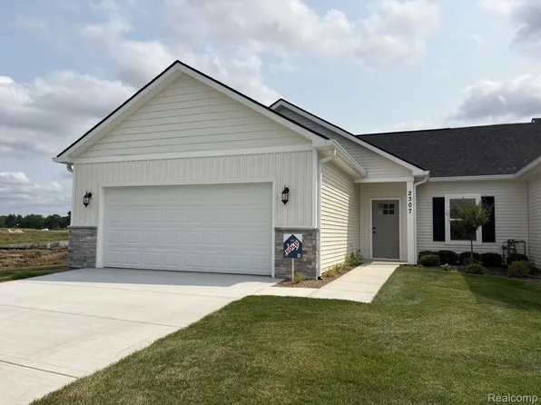 2307 Gilder Dr, Howell, MI 48843