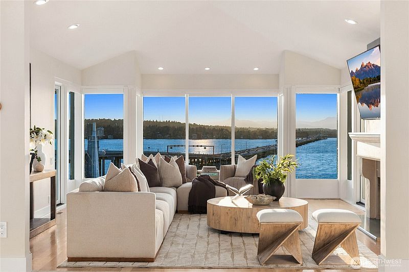 5th image of 3223 Evergreen Point Road