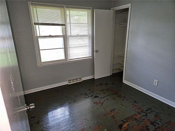 4th image of 10504 Corrington Ave