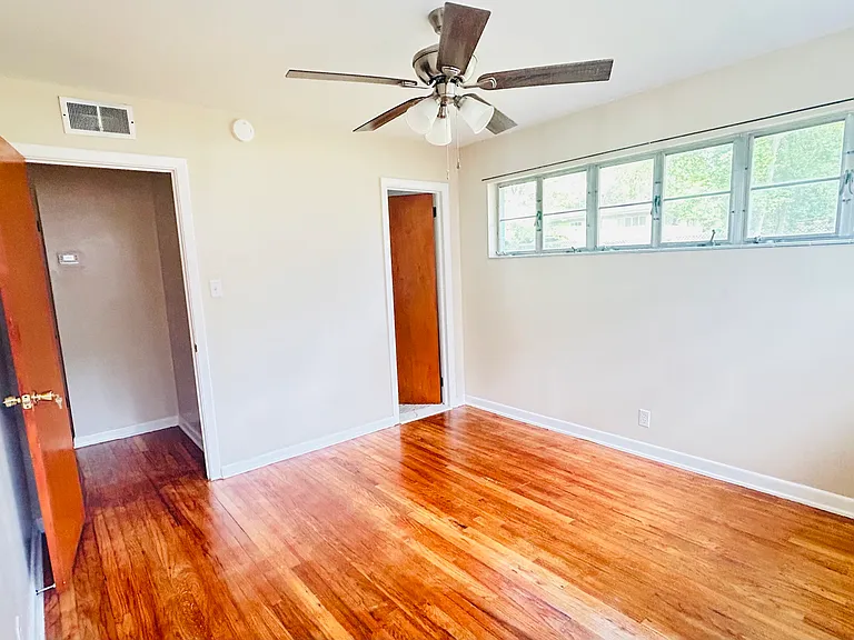 910 Saint Catherine Dr — Photo 15