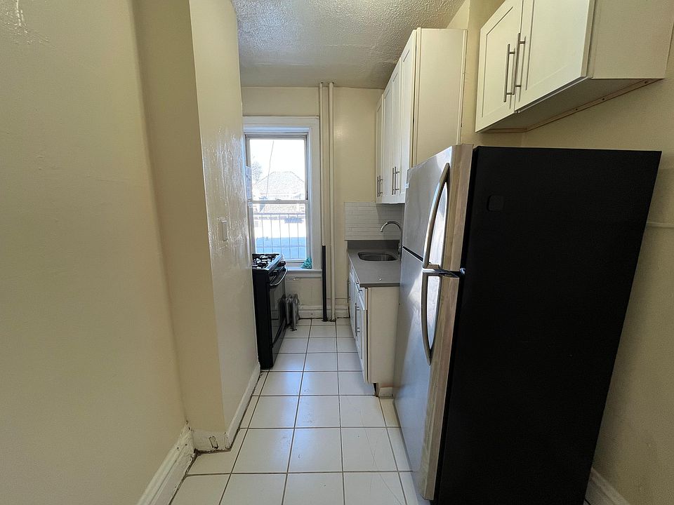 1st image of 32 Kensington Ave #31E
