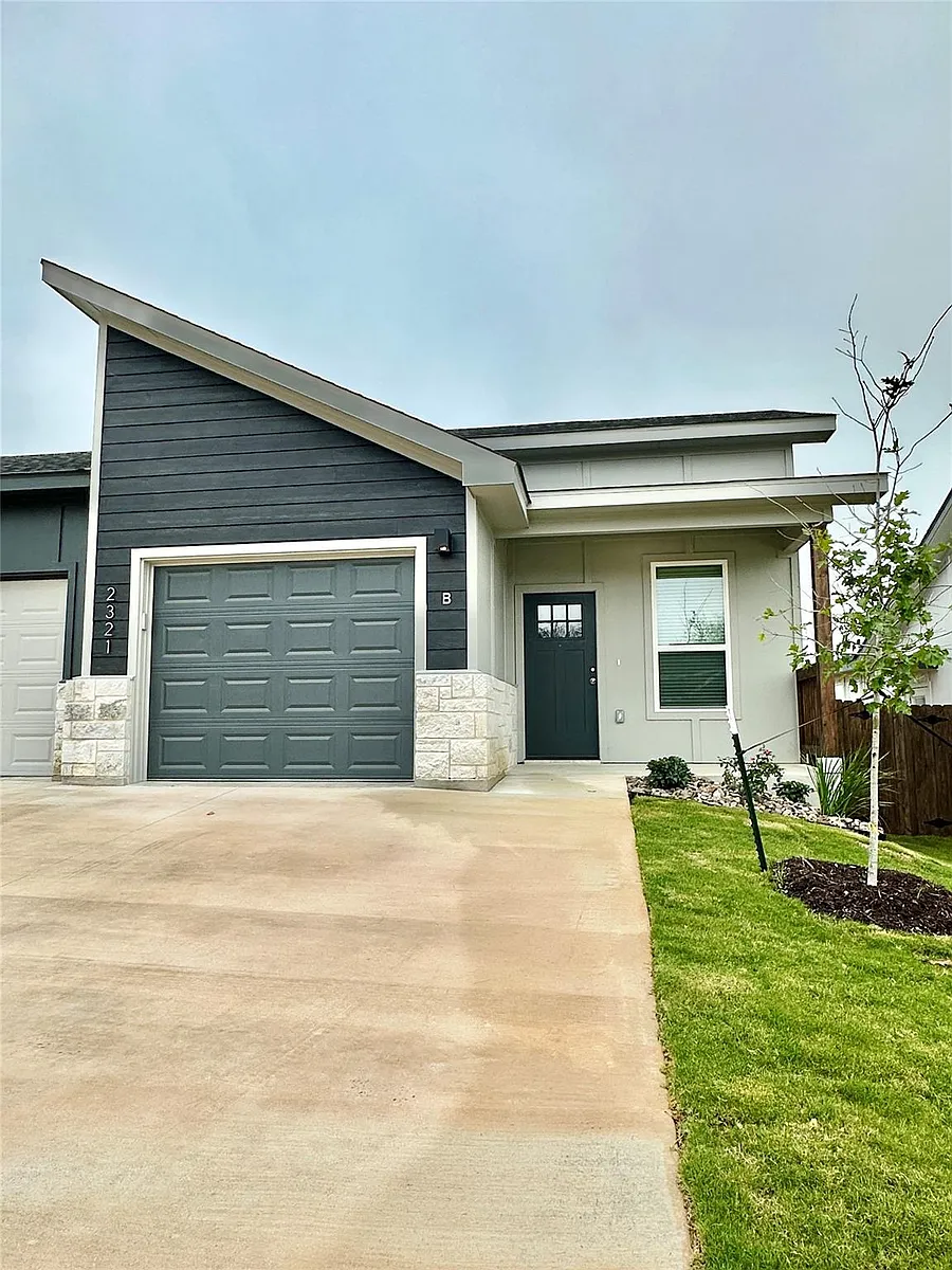 Building Photo - 2321 Ocean Ave #B