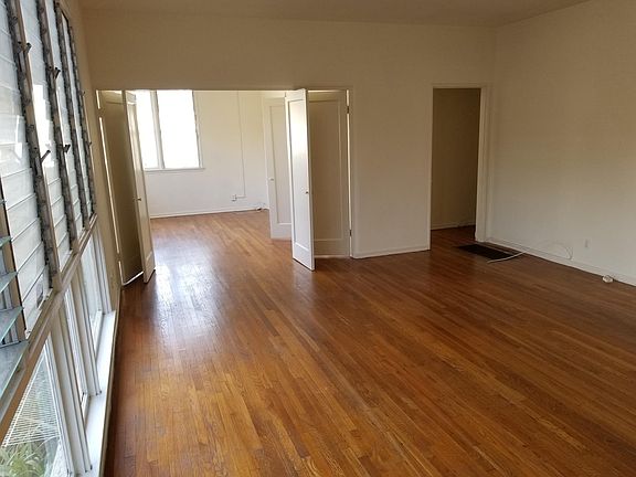 5th image of 4034 Lincoln Ave