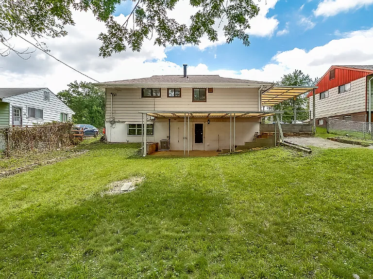 5685 Parchester Dr — Photo 4