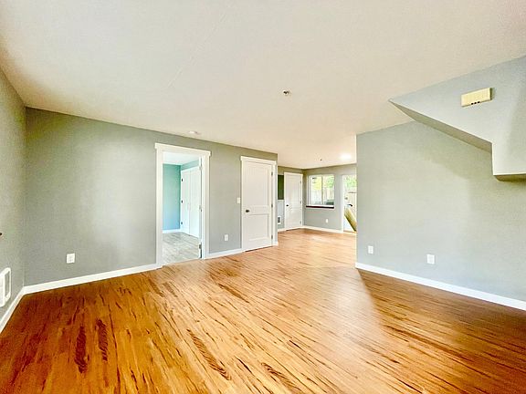 4th image of 15313 15th Ave NE APT A