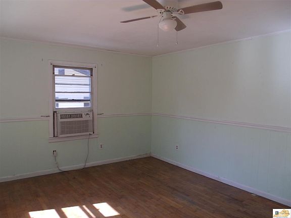 4th image of 752 E Maple St
