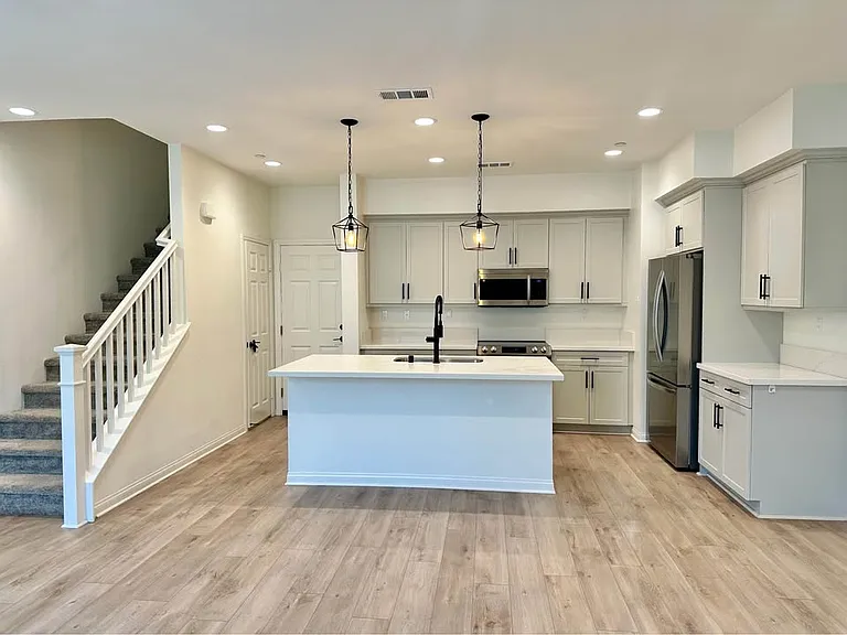 10761 Graphite St — Photo 4