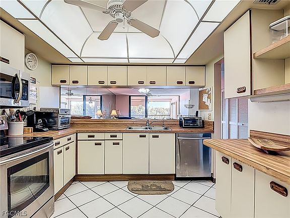 5th image of 2067 W Lakeview Blvd #9