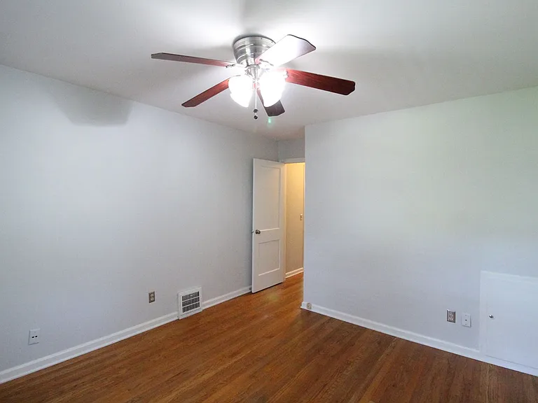 5406 Cedar St — Photo 10